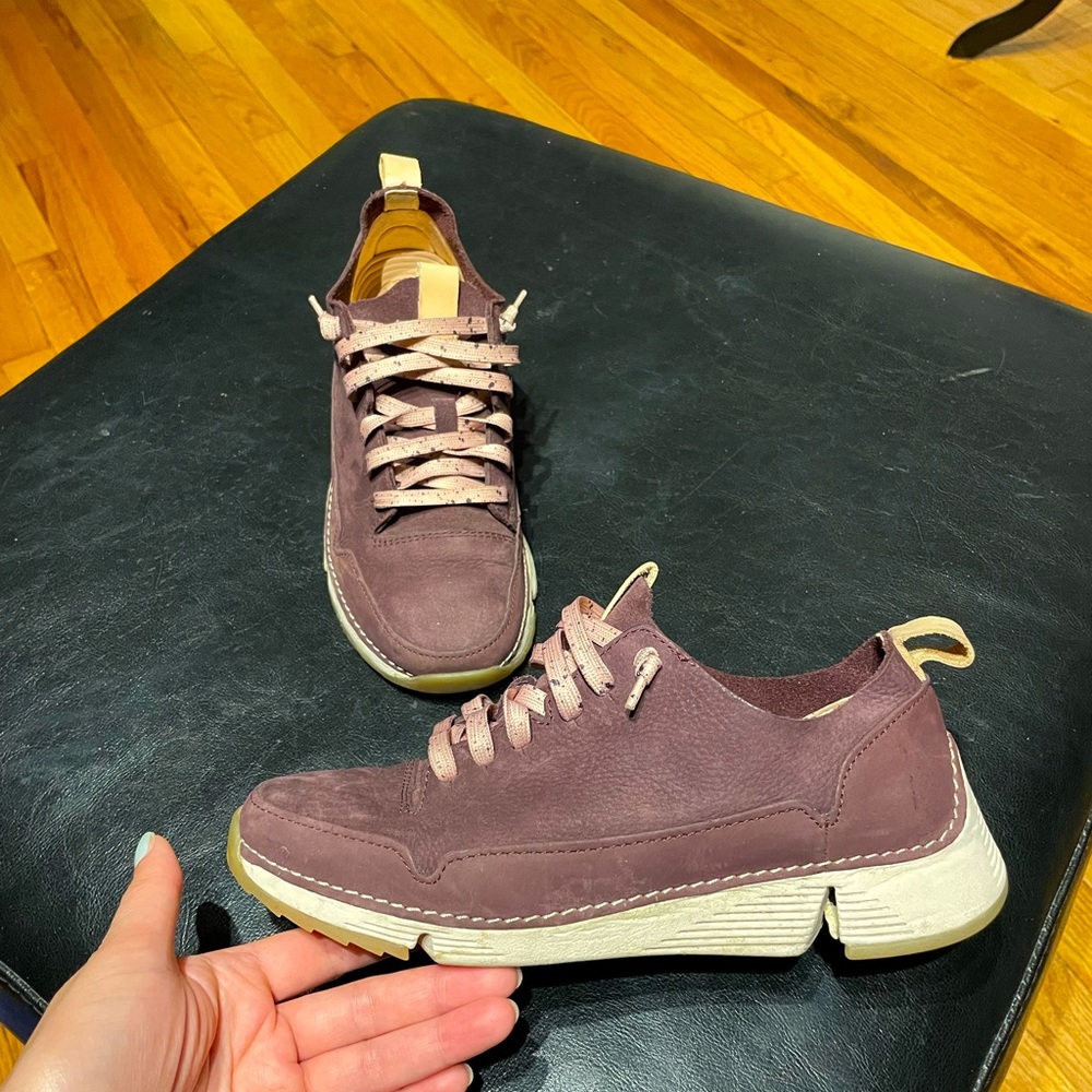 Trigenic by Clarks Leather vibrant Athletic Sport Active maroon ties sneakers 8